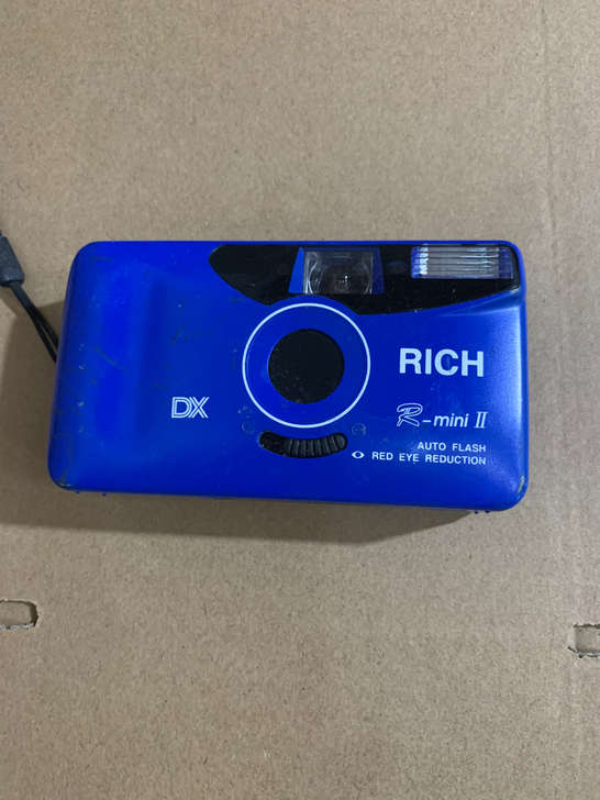 菜彩RICH胶片相机，品相如图所示，功能正...