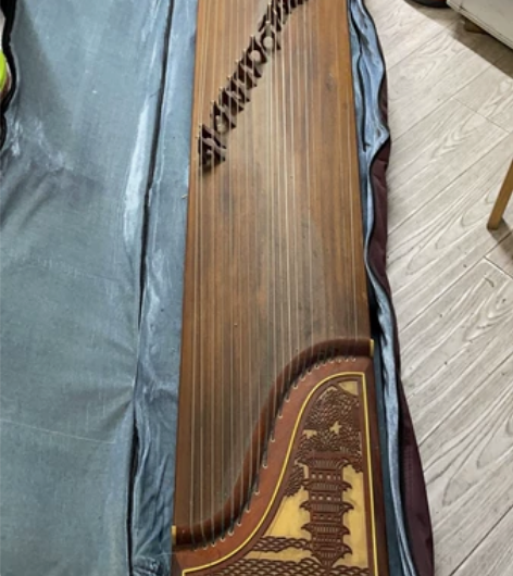 古筝，长度170公分，品相如图所示，断了一...