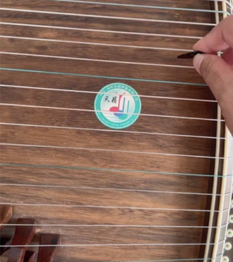 天韵古筝，九成新，娃不学了转出，送琴腿、谱...