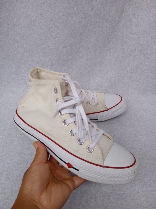 闲置匡威   帆布板鞋  38码  偏米色...