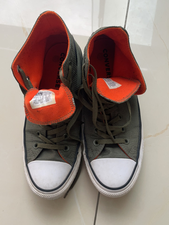 在京东上买的，匡威，灰绿色，41.5/8码...