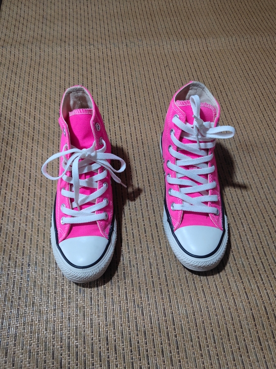 匡威女休闲鞋36码，实物拍照的，看好了再下...