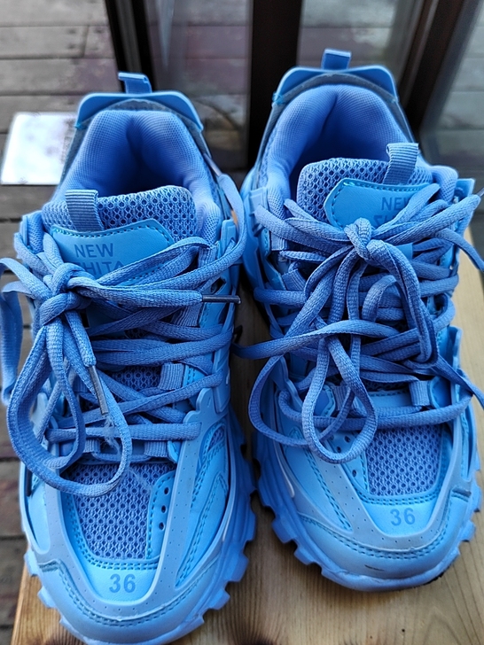 穿了一次 尺码买小了   60包邮 很划算哦