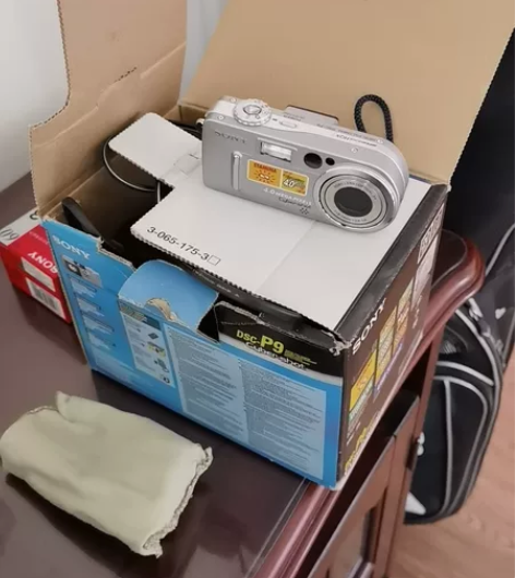dsc-p9。索尼数码相机。全新。配件齐全...