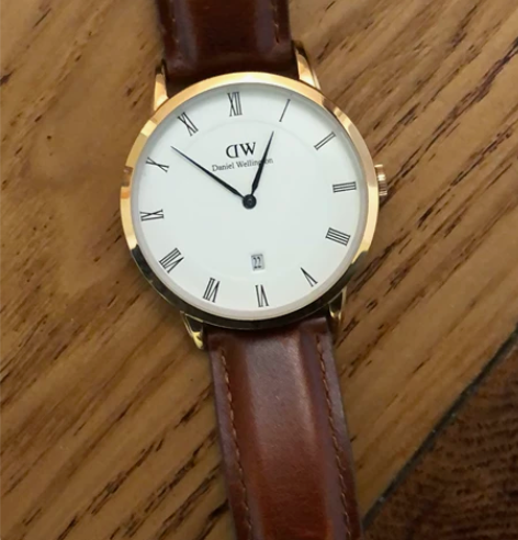 DW手表女生，表盘38mm。轻微使用痕迹。...