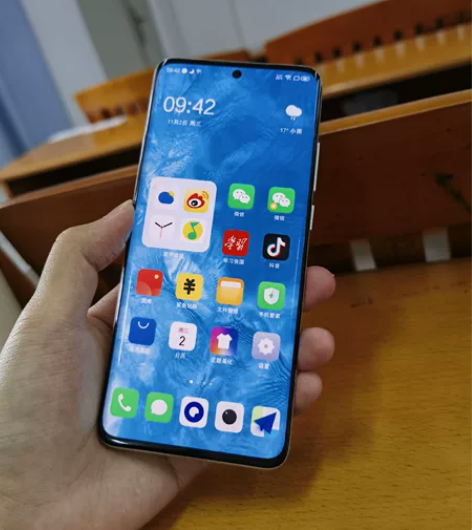 女朋友自用的魅族18，用了一年多，觉得屏幕...