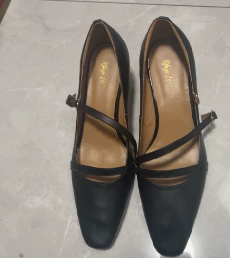 全牛皮单鞋 黑色单鞋。牛皮，穿一次底膜没撕...