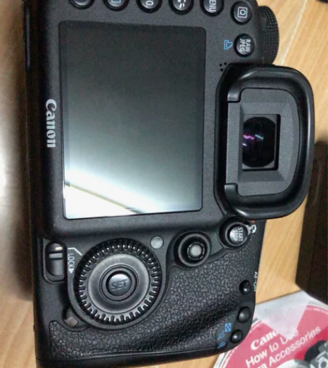 佳能7D专业单反，有原盒发票，使用特别小心...