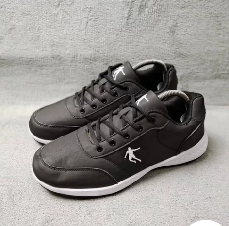 乔丹皮面运动鞋品牌运动跑步男鞋，44码。包...