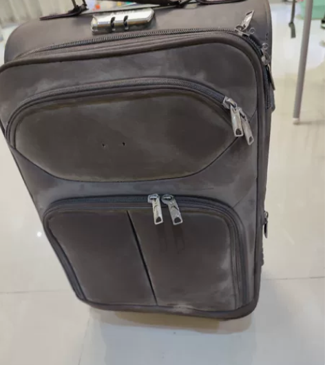 破拉杆箱一个，给钱就卖，北京自取。 感兴趣...