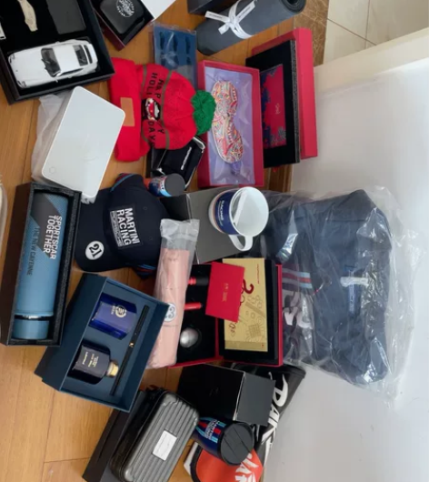 保时捷周边，都是正品，30-268元不等，...