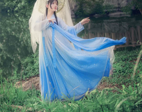 千韵岗 原创汉服 辰莲鱼梦 辰莲鱼梦，这个...