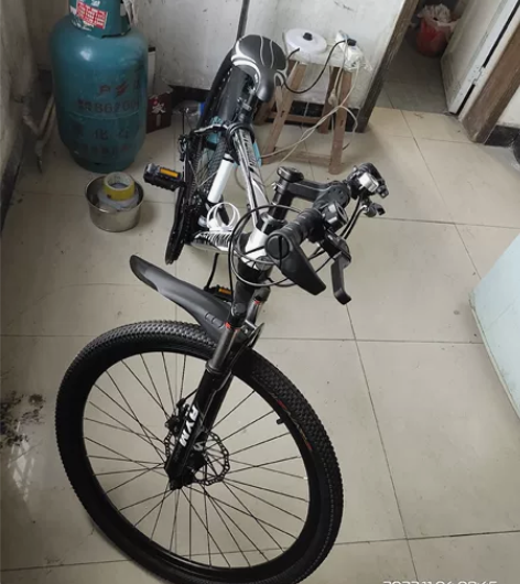 全新21速26寸，黑白色辐条轮山地车。只骑...