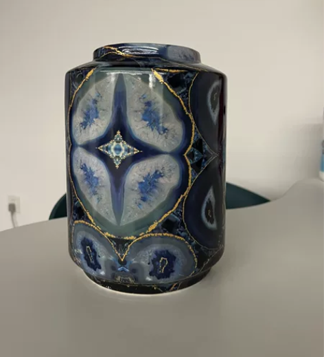 陶瓷花瓶 颜色清新,造型简洁大方,适合厅堂...