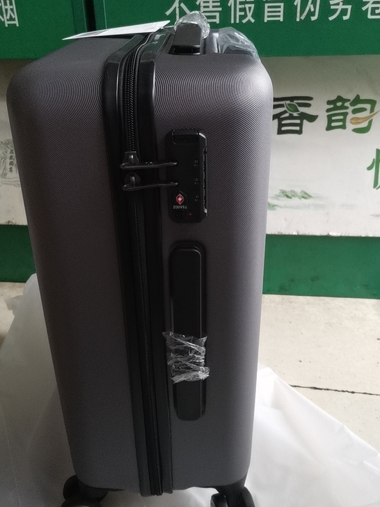 90分旅行箱1A（20寸）吊牌在全新，江浙...