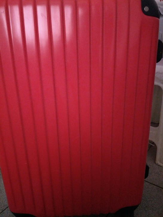 行李箱，24寸。基本全新，没怎么用，拉链款...