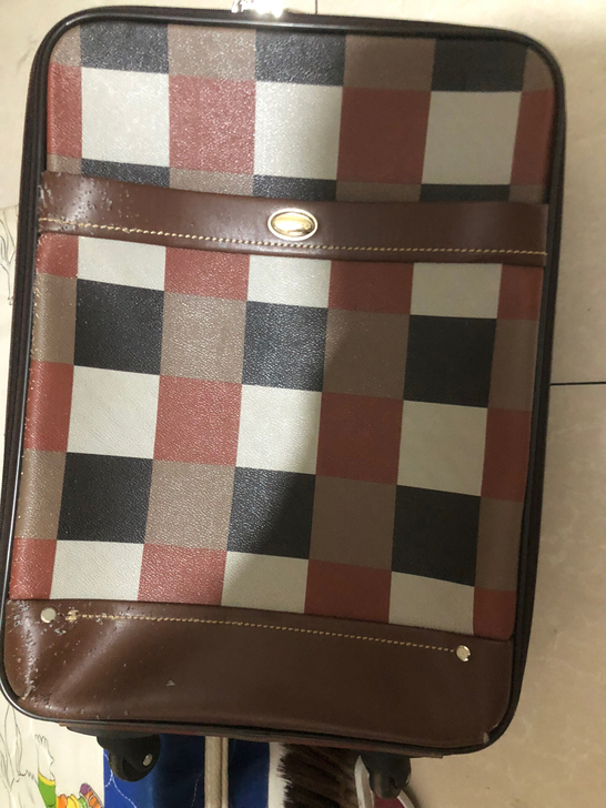 行李箱，拉杆可用轱辘可用