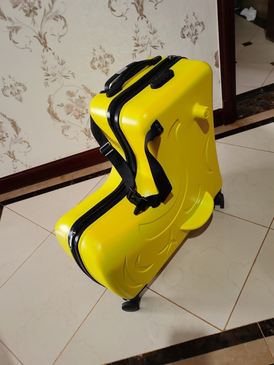 99新 没有划痕 就用过2次,轮子都是新的...