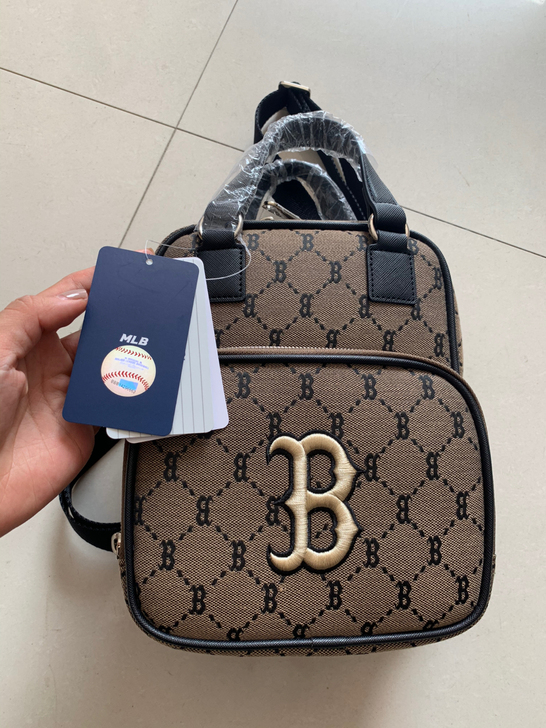 Mlb正品，给妹妹买的，妹妹不喜欢，可以双...