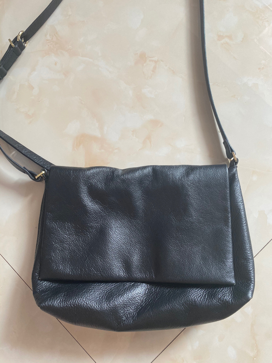 COS黑色包，皮质柔软，新旧如图，100出...