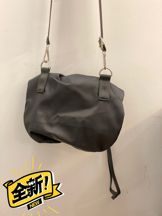 全新斜挎尼龙小包 抽绳 束口袋