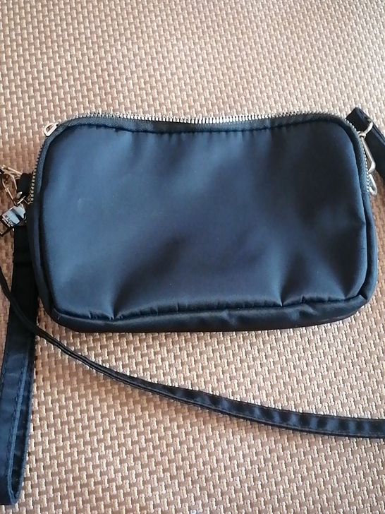 斜挎包，看图用过几次，三层拉链，最里面一层...