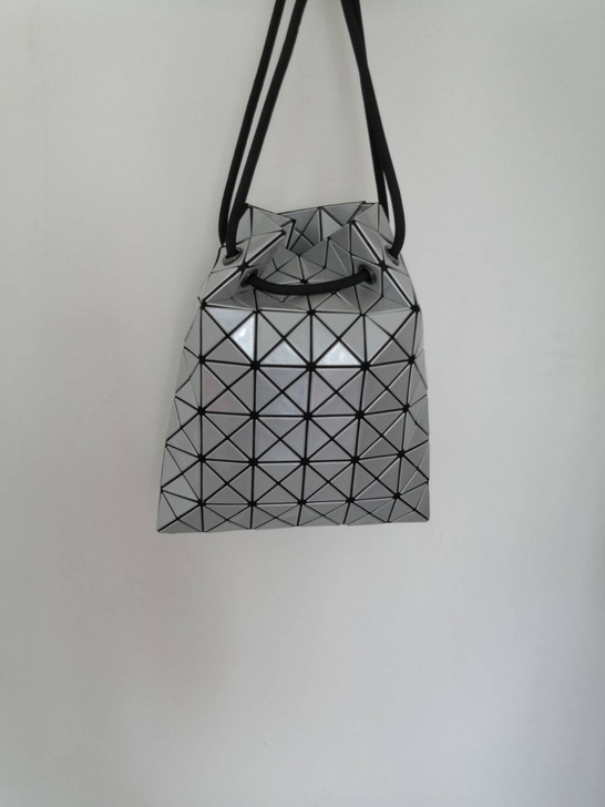 ISSEYMIYAKE 三宅一生女包 银色...