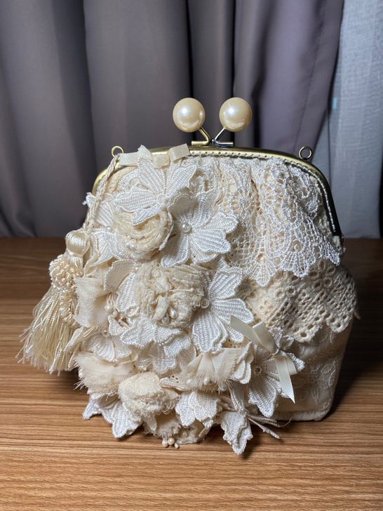 手做蕾丝鱼嘴包。