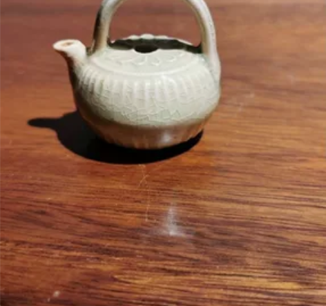 旧藏瓷、湖田刻花水注 旧藏瓷：器形端正、规...