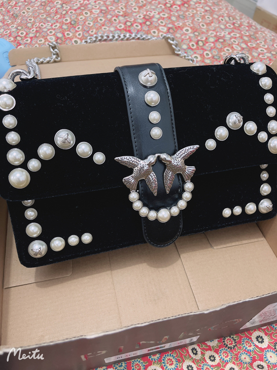 pinko黑色反绒珍珠燕子包肩包 银色链条...