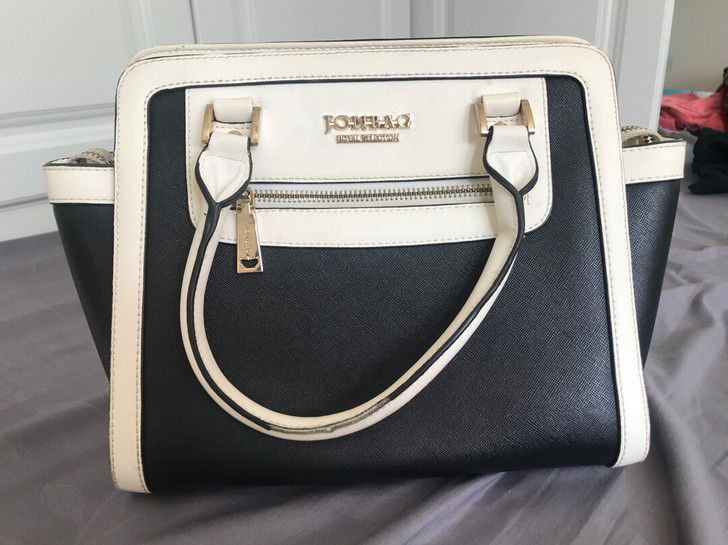 女包，手把处有些许磨损，不影响使用