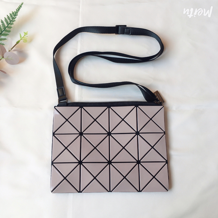 全新三宅一生女包 34格小包 斜挎方便 百搭