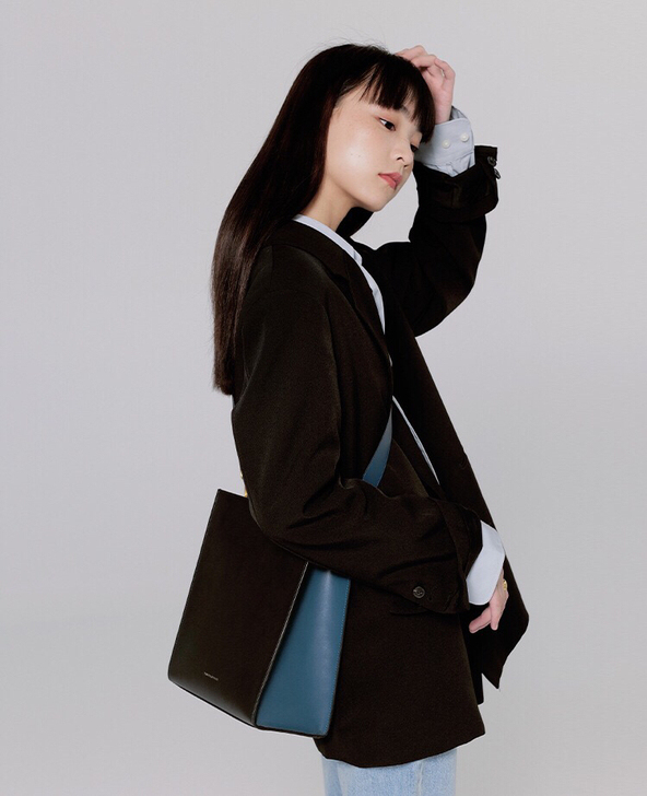 拼色的托特包包~~适合逛街上班休闲的，棒棒...