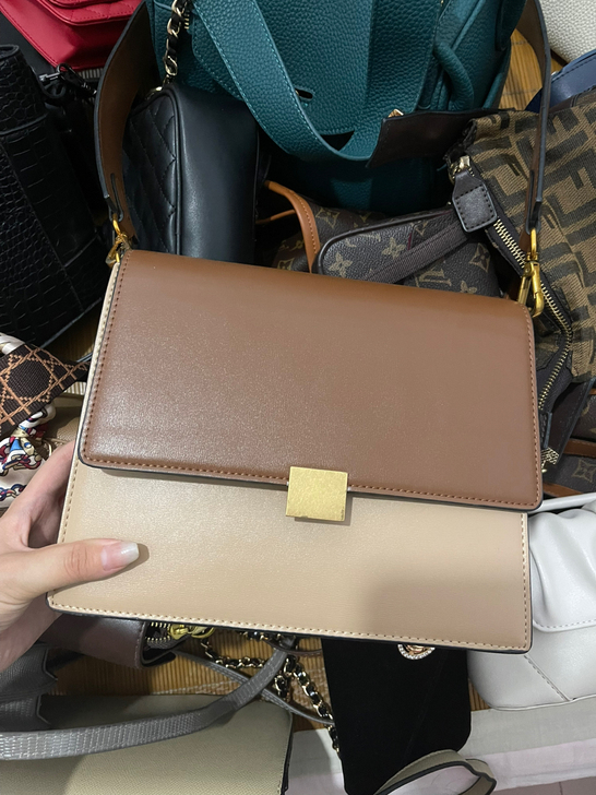 女包 斜挎 卡其拼色 适合各种类型风格 便...