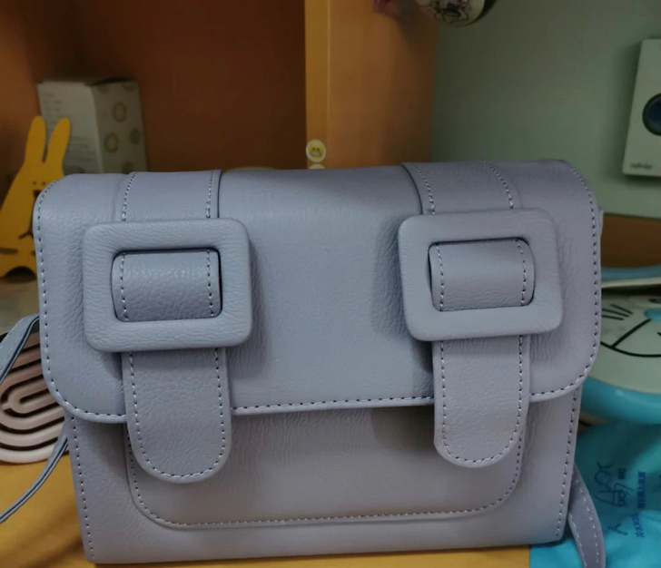 紫色剑桥包，还有两个大的布袋托特包