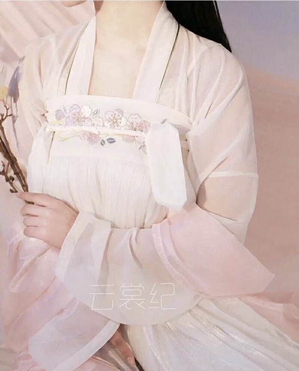 【东月棠-原云裳纪】春樱白 六米摆一片齐腰...