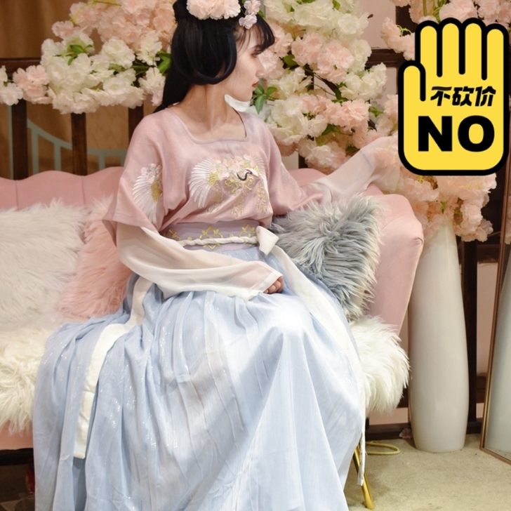 东月棠上L下m，图片色整套，没有穿过，裙子...