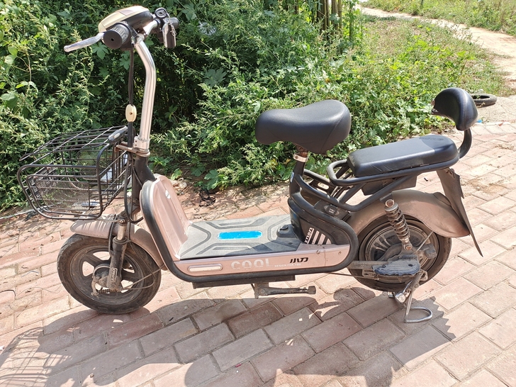 小刀精品九层新电动车,本市自取,外市不包邮...