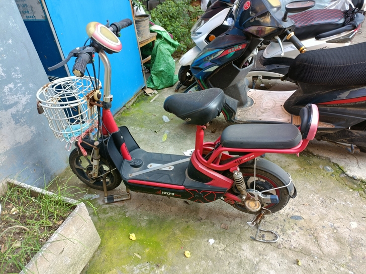 小刀电动车，18年买的。不经常骑，放了两年...