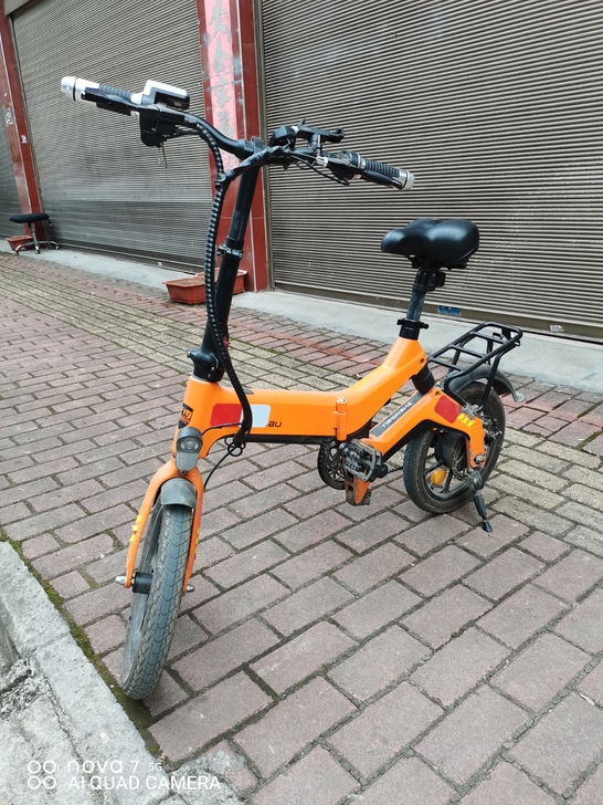 本人有辆闲置正步折叠电动自行车出售