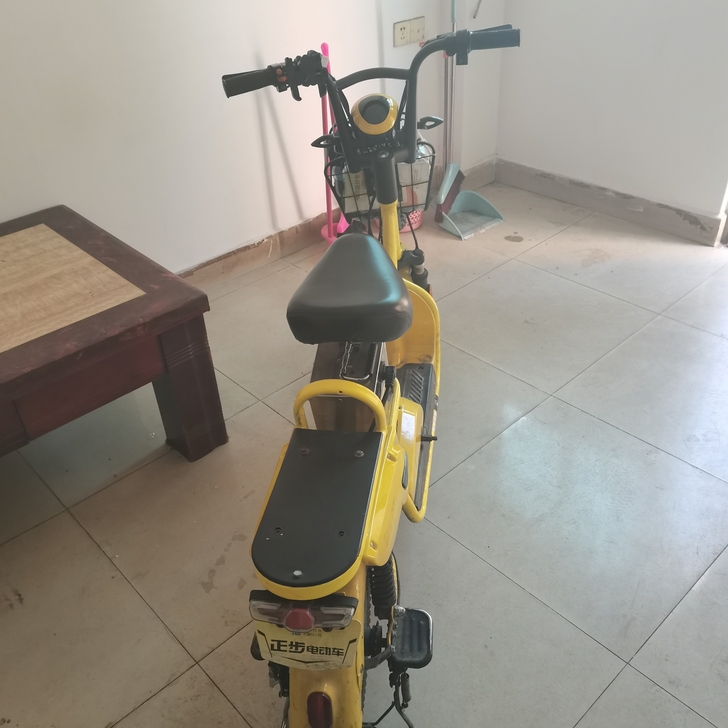因本人更换工作，出95新正步电单车，二个电...