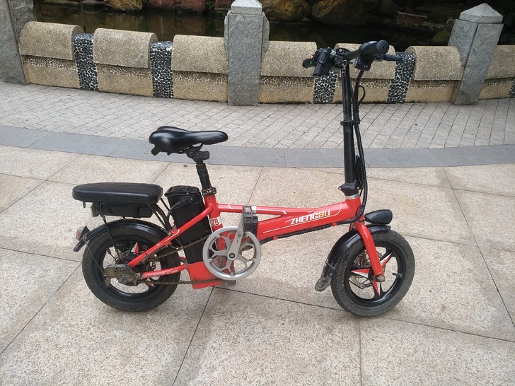 正步折叠电动车