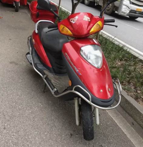 女试二手摩托车一台。九成新、车况良好、价格...