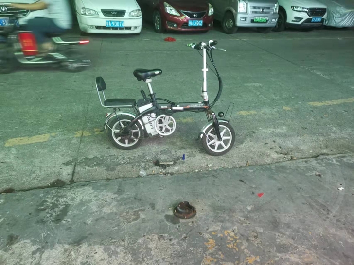 出折叠电动车，可以跑30公里
