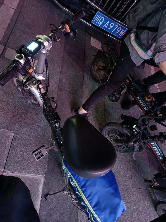 美宜佳14寸折叠电动车。因不跑代驾了所以转...