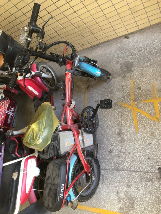 代驾电动车，锂电池