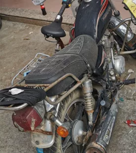 豪爵摩托车，轮胎没气，电池换了没多久，其他...