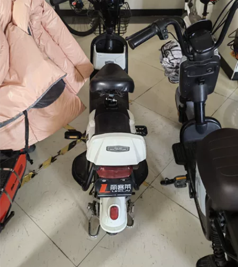 9成新电动车，去年买的，后来买车了，放了半...