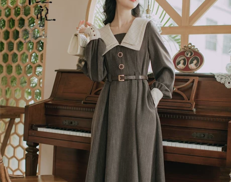 2021秋款女装法式复古赫本风修身气质连衣...