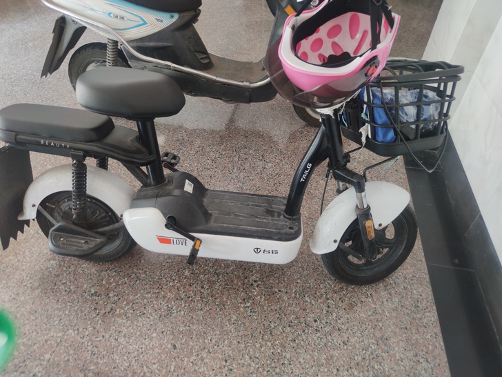 台铃电动车，九层新。刚骑不到半年，有发票。...